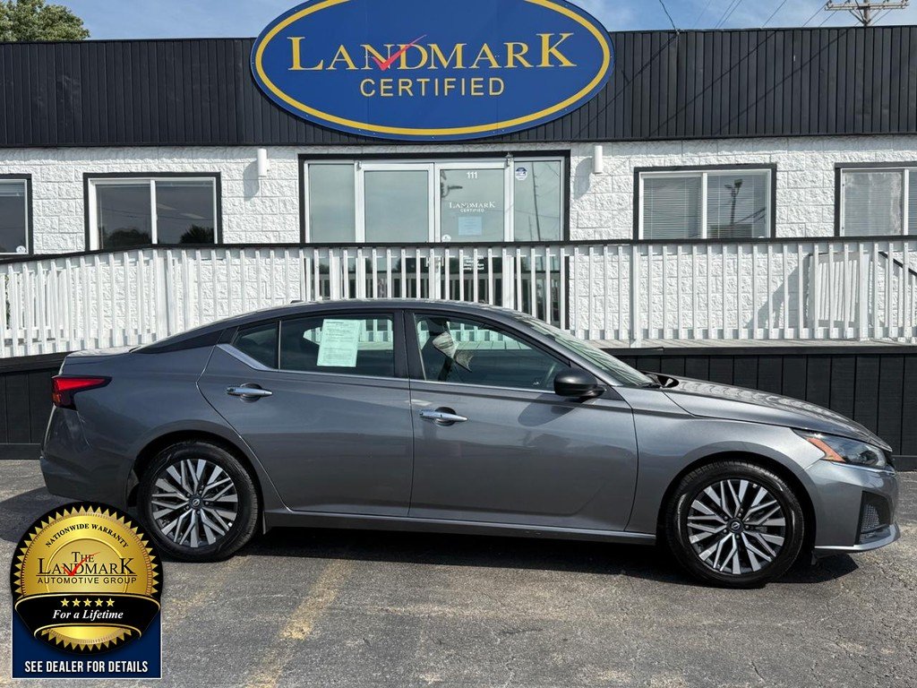 Used 2025 Gun Metallic Nissan SV FWD image 4