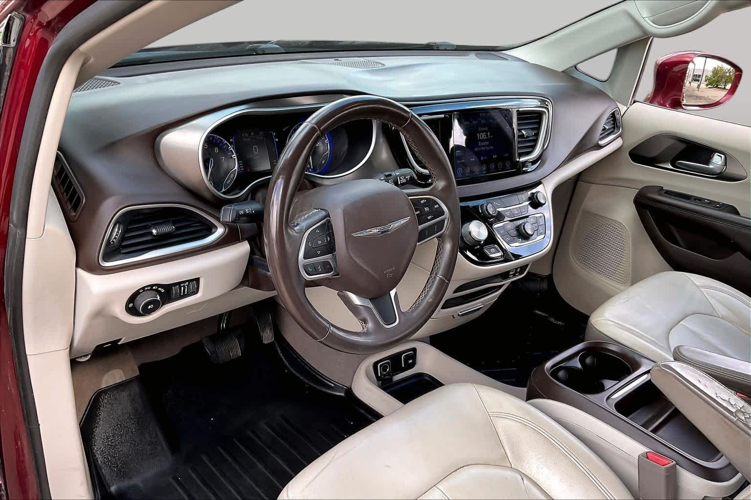 Used 2017 Velvet Red Pearlcoat Chrysler Touring-L image 16