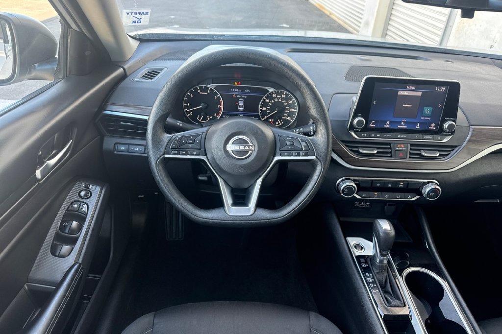 Used 2024 Silver Nissan 2.5 SV image 18