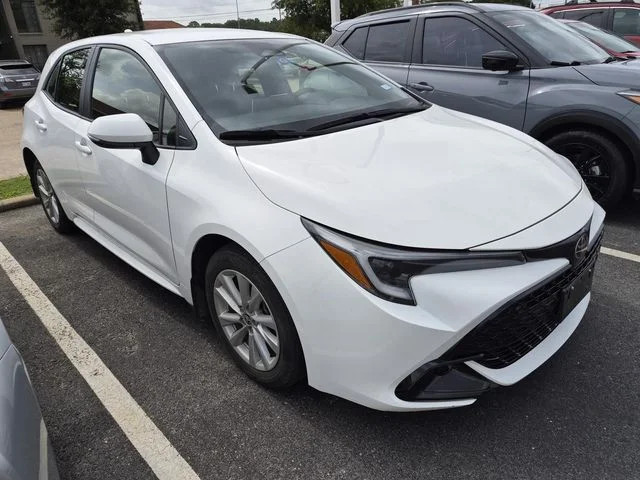 Used 2025 Ice Cap Toyota SE image 1