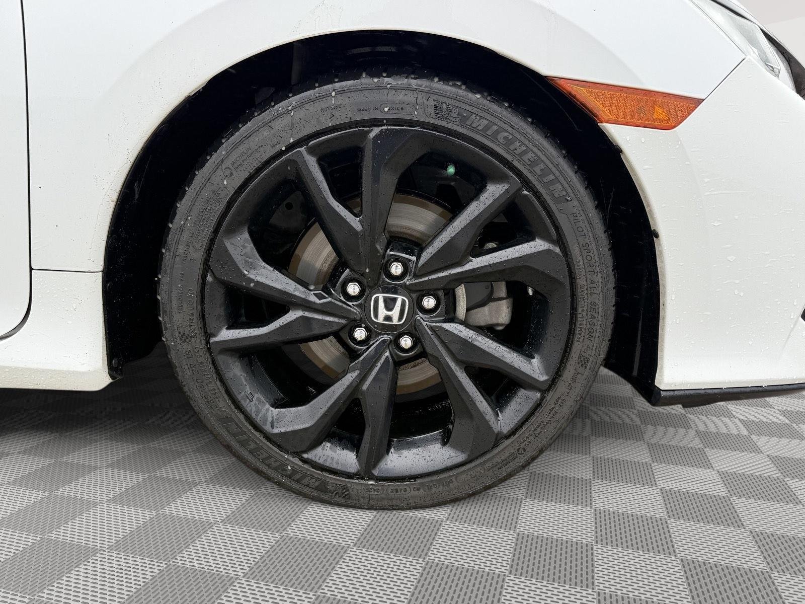Used 2019 Platinum White Pearl Honda Si w/Summer Tires image 9