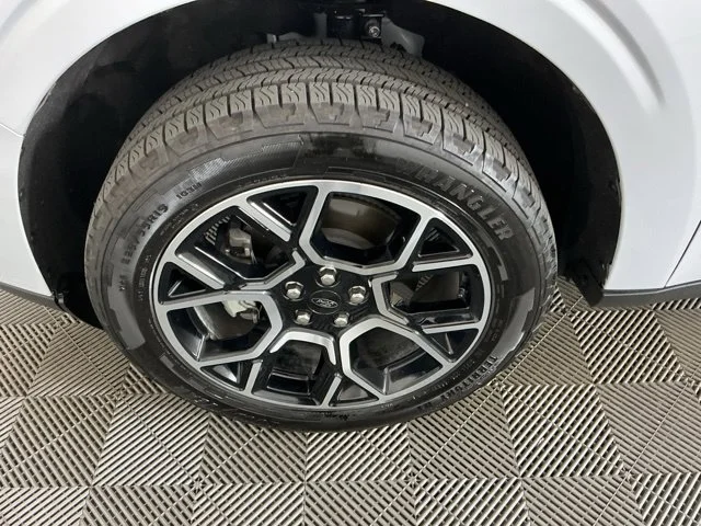 Used 2026 White Ford Lariat image 30
