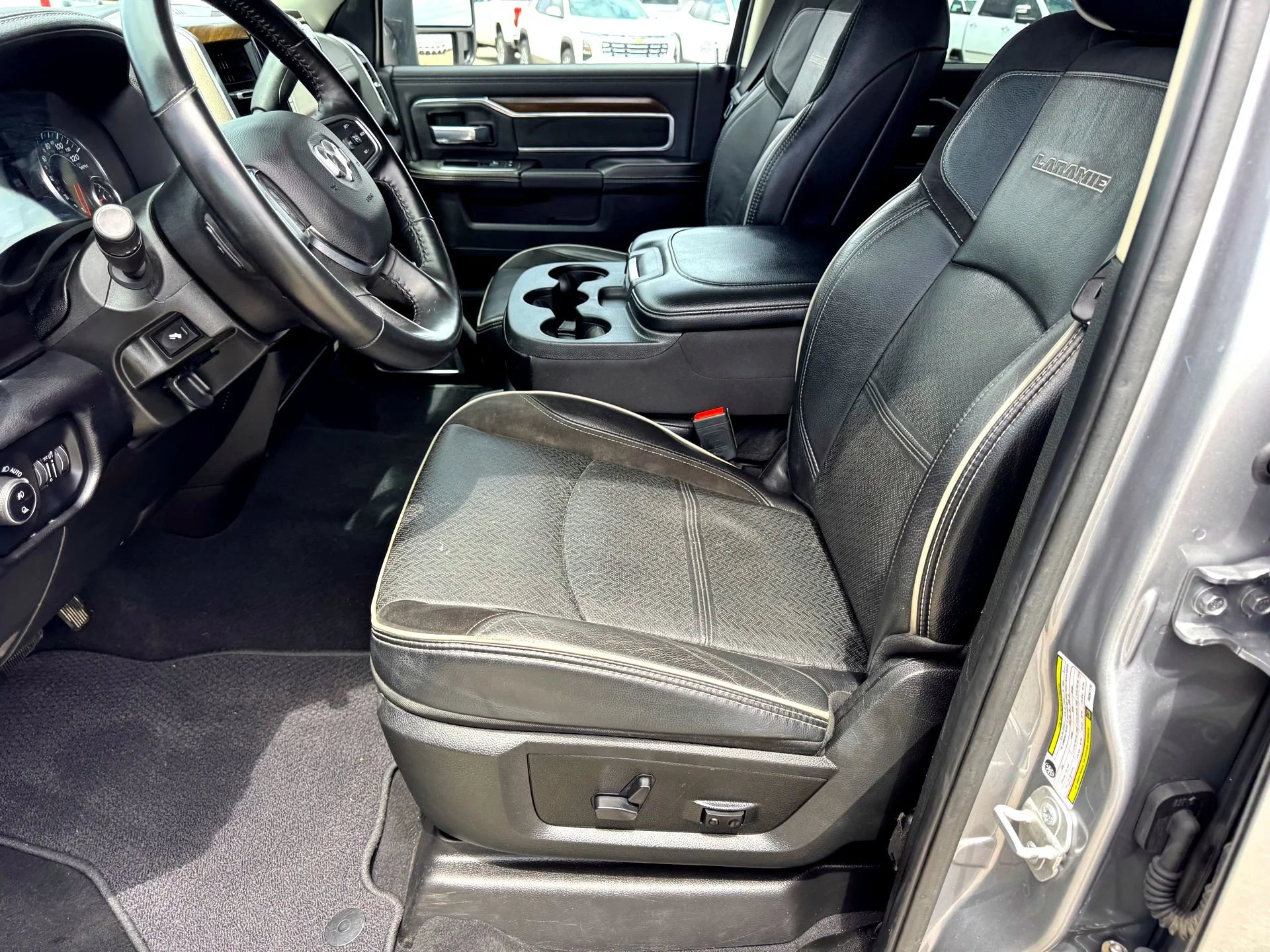 Used 2024  Ram Laramie image 12