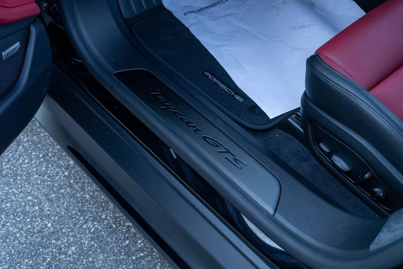 2026 Porsche Taycan GTS - Photo 24