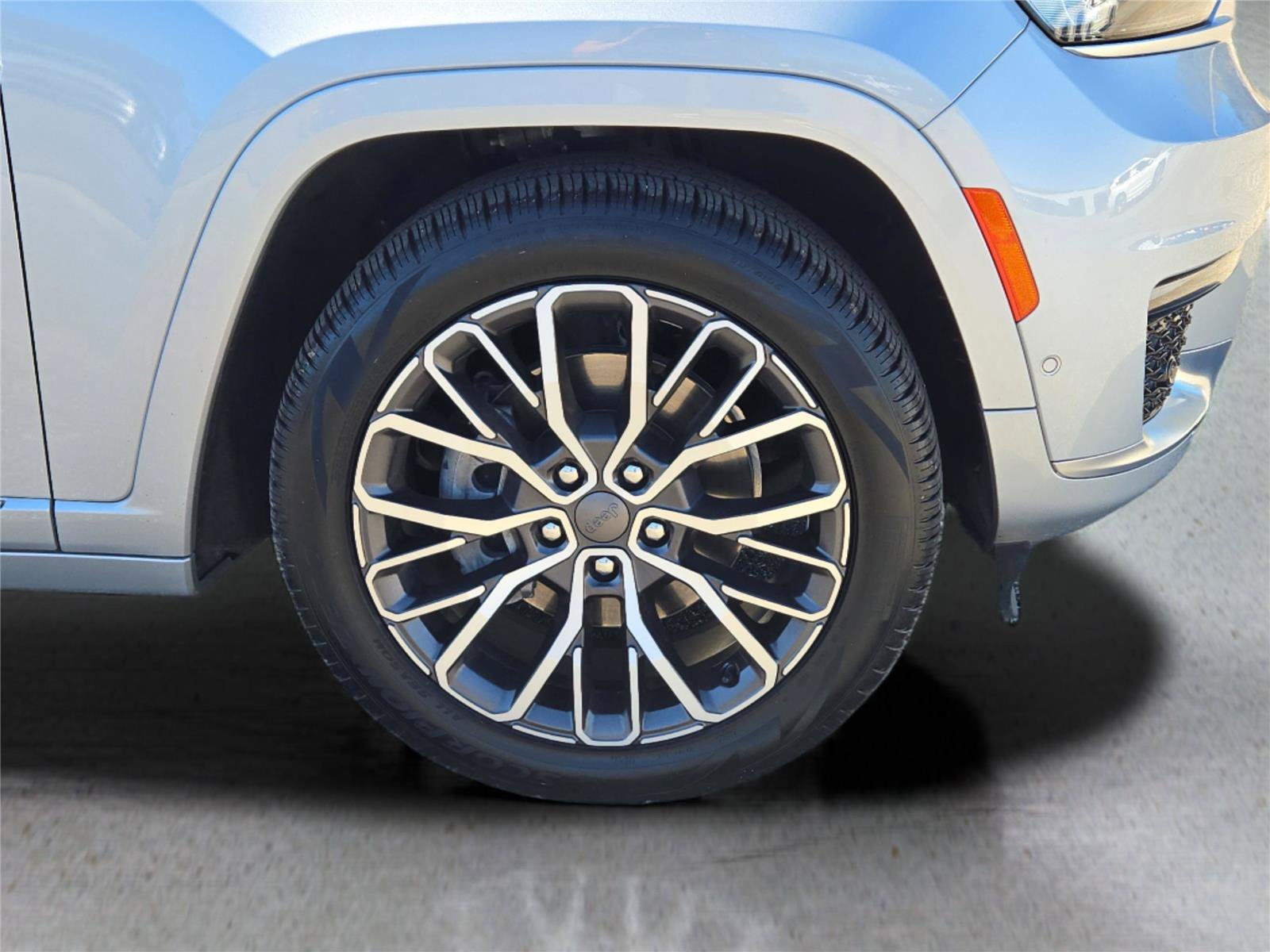 Used 2021 Silver Jeep Summit Reserve image 4
