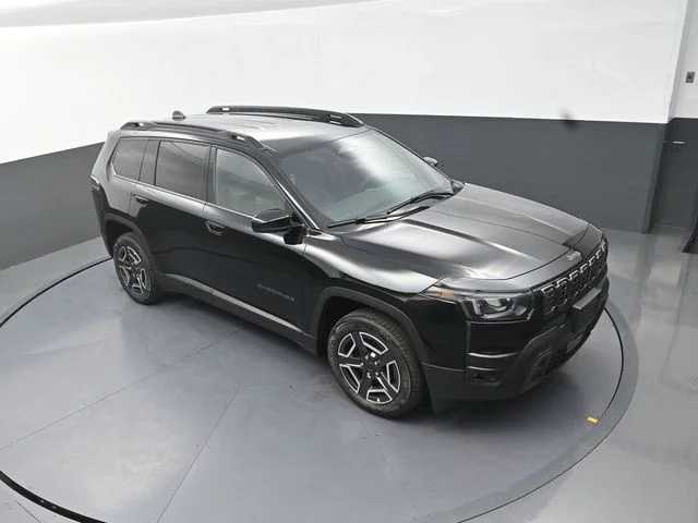 New 2026 Diamond Black Crystal Pearl-Coat Exterior Paint Jeep Laredo image 11