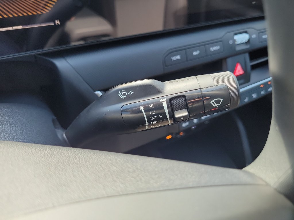 New 2026 Snow White Pearl Kia LXS image 27