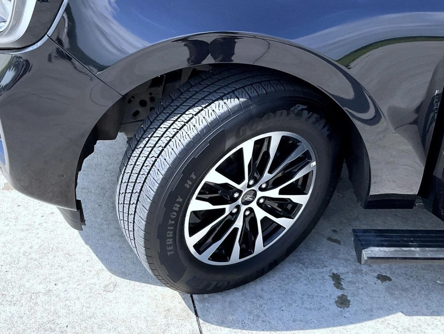 Used 2025 Black Ford Platinum image 26