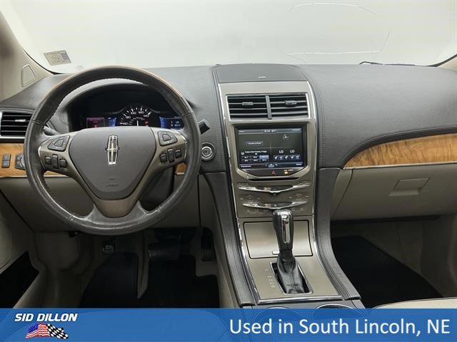 Used 2013 White Platinum Metallic Tri-Coat Lincoln AWD 4DR SUV image 19