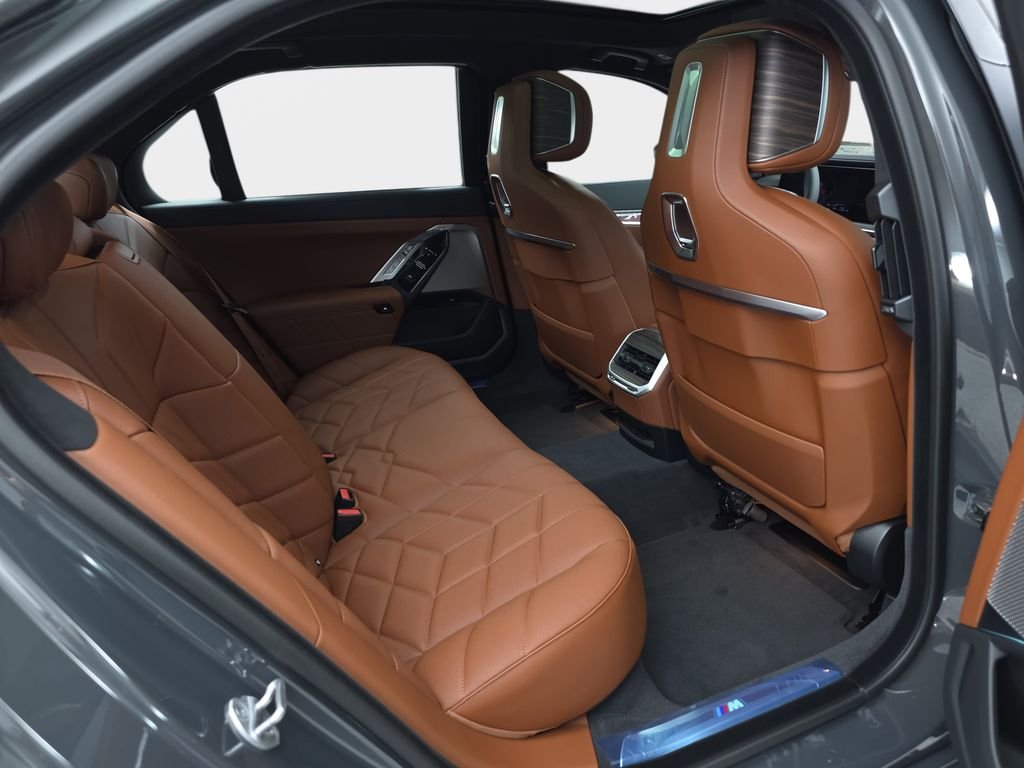 2026 BMW 7 Series 750e - Photo 11