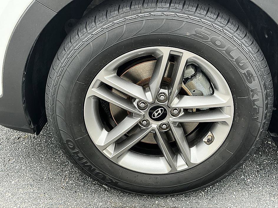 Used 2018 Pearl White Hyundai 2.4L image 7