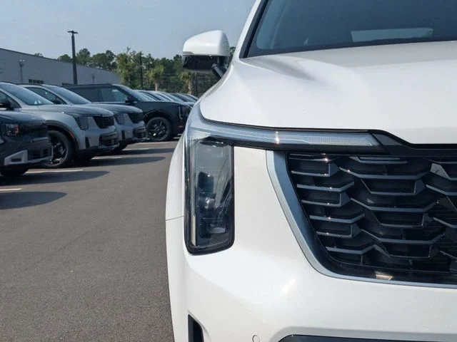 New 2026 Glacial White Pearl Kia S image 9
