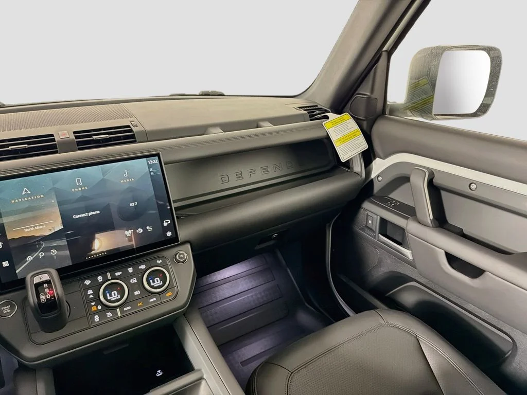 New 2026 Fuji White Land Rover X-Dynamic SE image 25