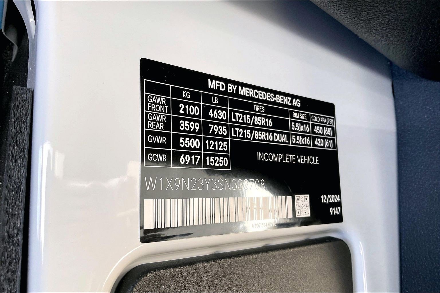New 2025 Arctic White Mercedes-Benz Standard Roof image 17