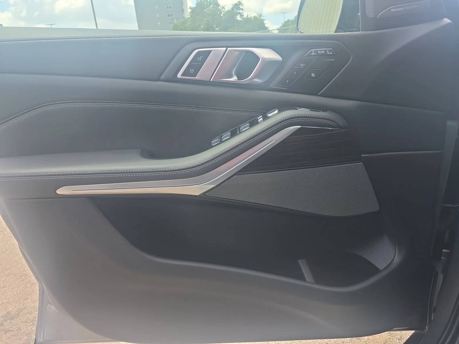 Used 2024 Skyscraper Grey Metallic BMW xDrive40i image 30