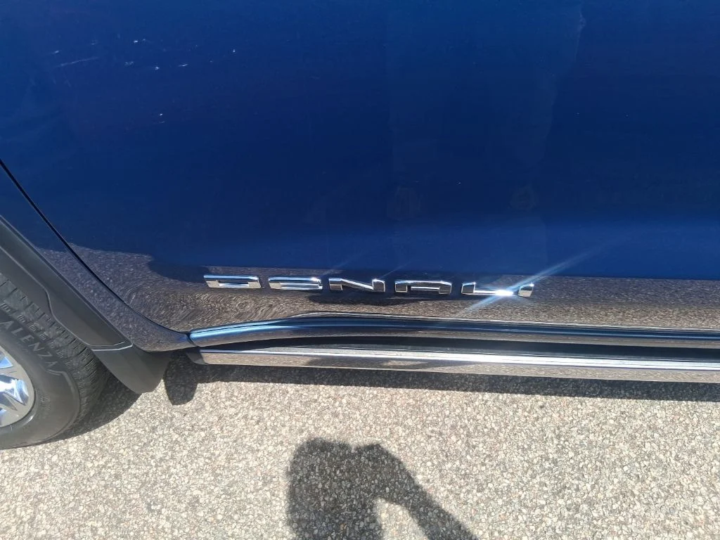 Used 2024 Blue GMC Denali image 10