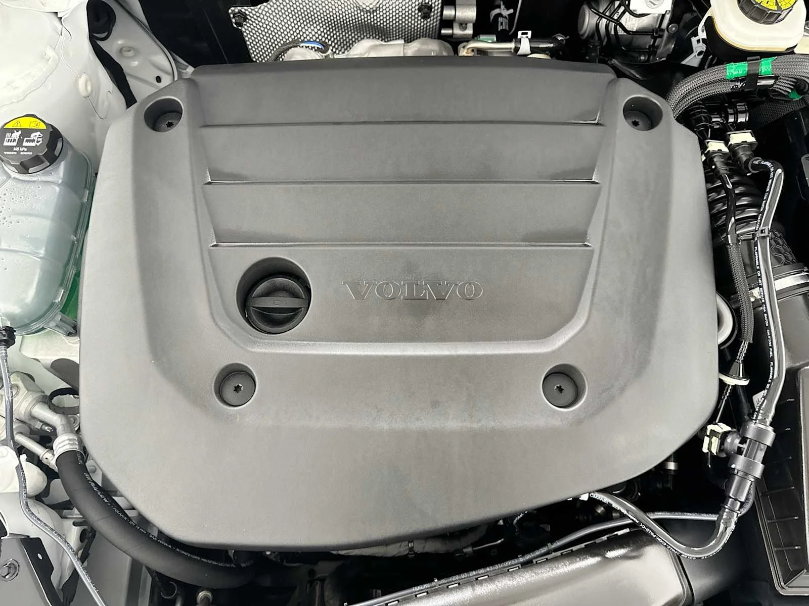 Certified Used 2025 Crystal White Volvo Plus image 29