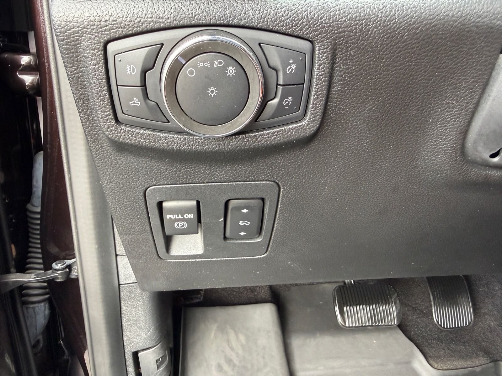 Used 2020 Magma Red Ford Lariat image 26
