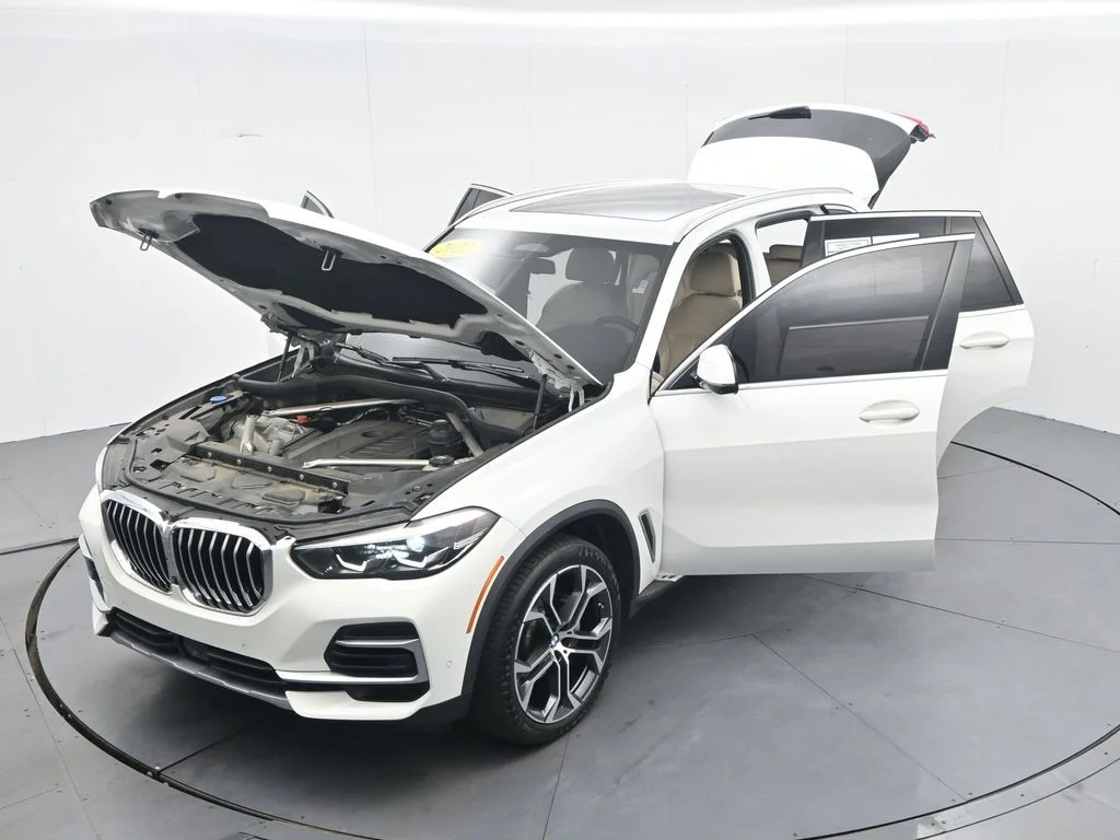 Used 2022 White BMW sDrive40i image 42
