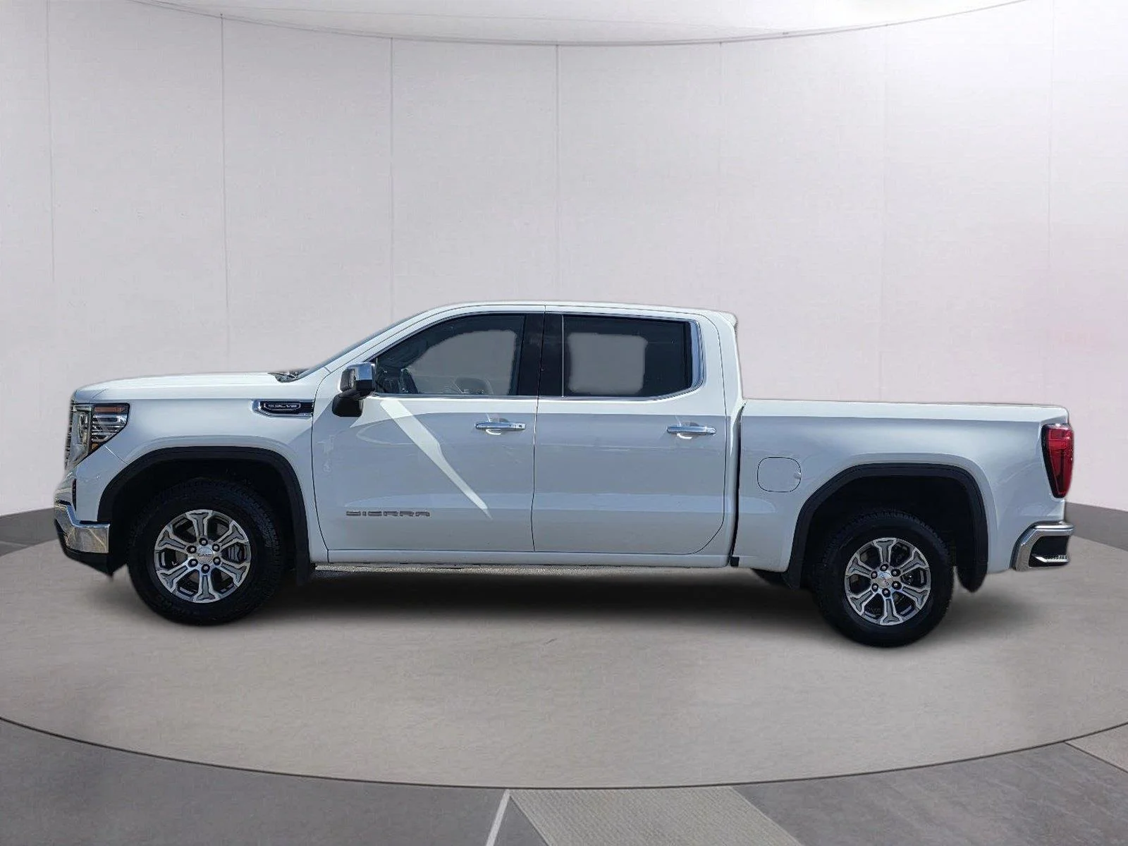 Used 2025 Summit White GMC SLT image 8