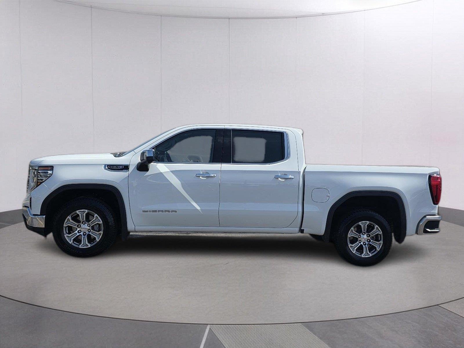Used 2025 Summit White GMC SLT image 8