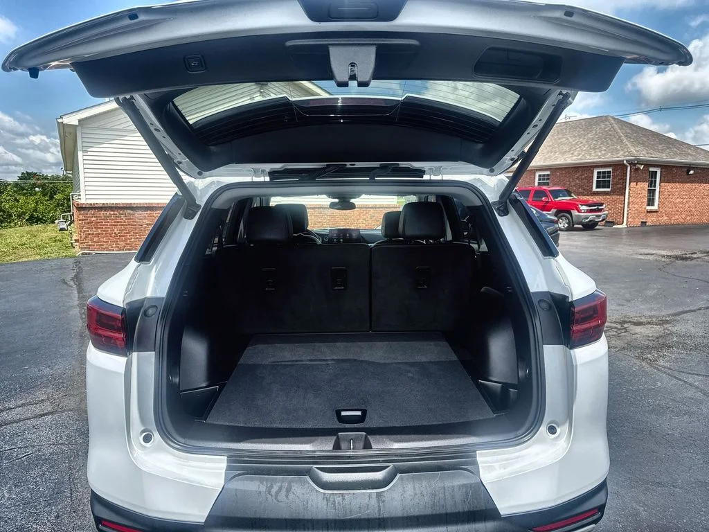 Used 2024 White Chevrolet LT image 22