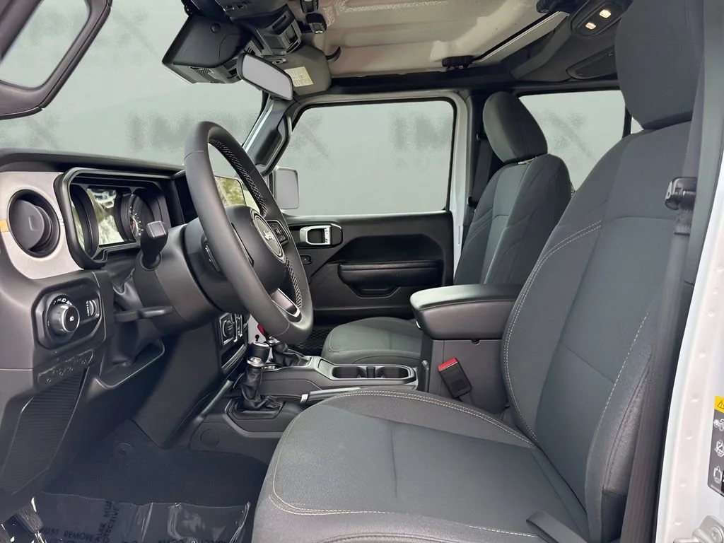 Used 2025 White Jeep Sport S image 10