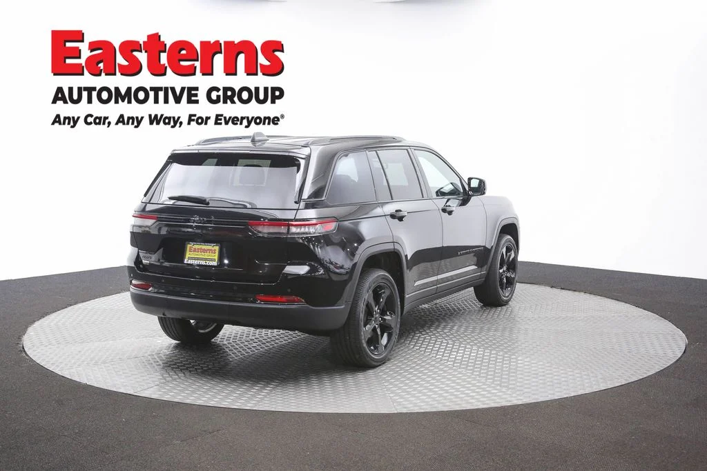 Used 2024 Black Jeep Altitude image 41
