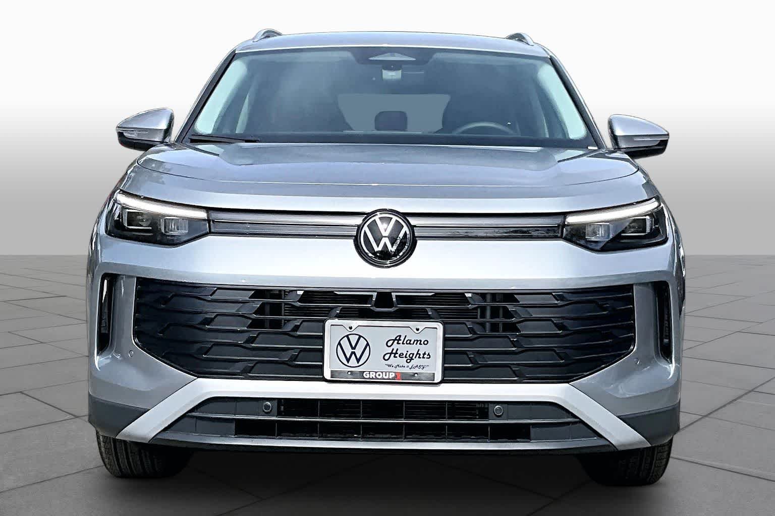 New 2026 Pyrite Silver Metallic Volkswagen 2.0T SE image 3