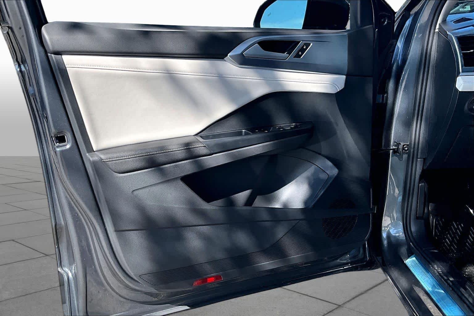 New 2026 Platinum Gray Metallic Volkswagen 1.5T SE image 10