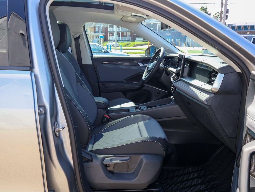 New 2026 Silver Volkswagen 2.0T SE image 29