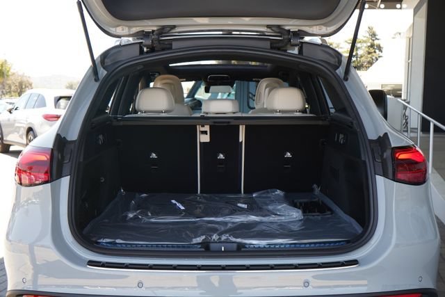 New 2026 MANUFAKTUR Alpine Grey Mercedes-Benz GLC 300 image 42