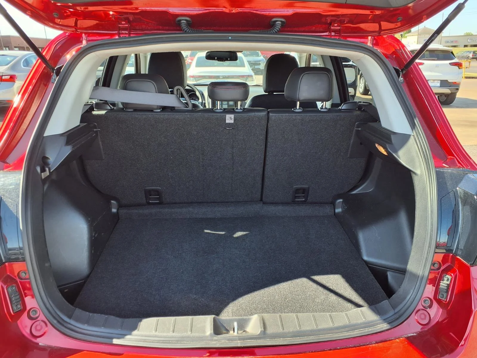 Used 2025 Red Mitsubishi SE image 18