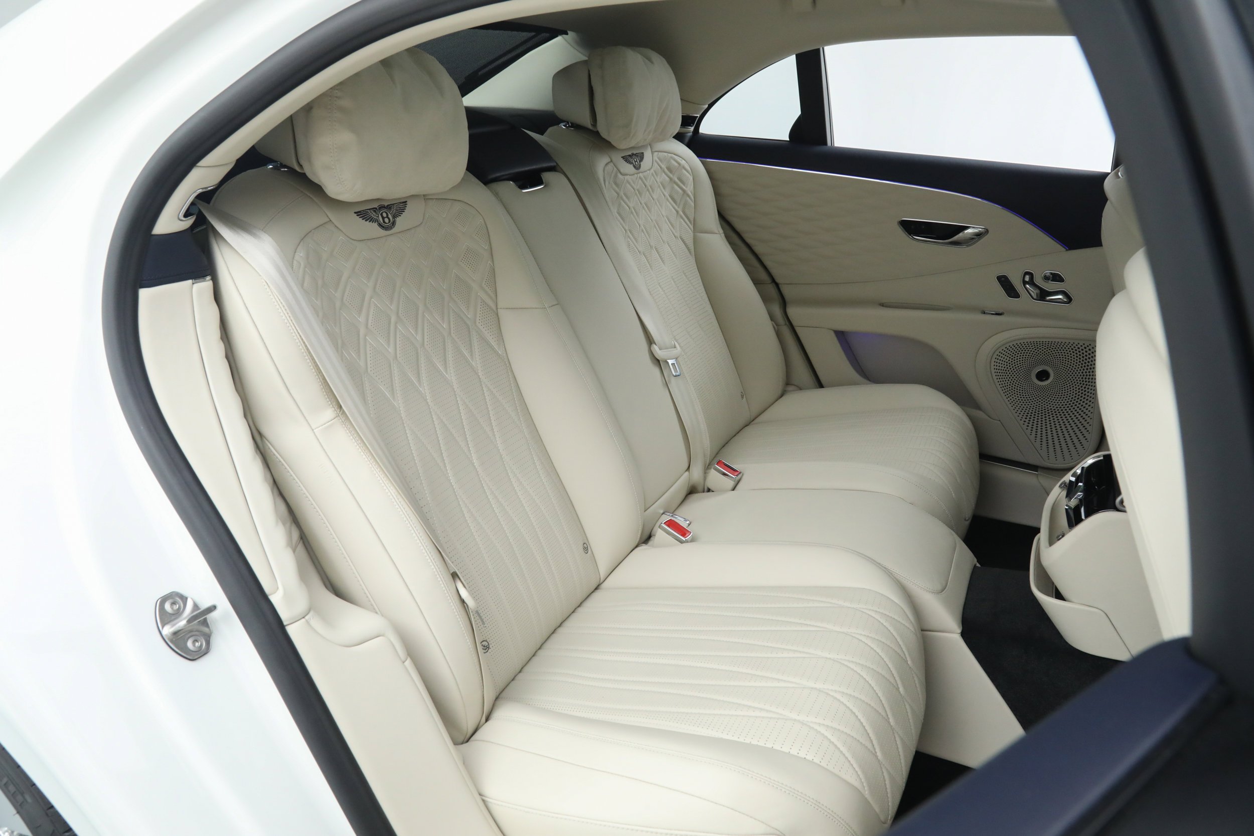 Used 2022 White Bentley  image 21