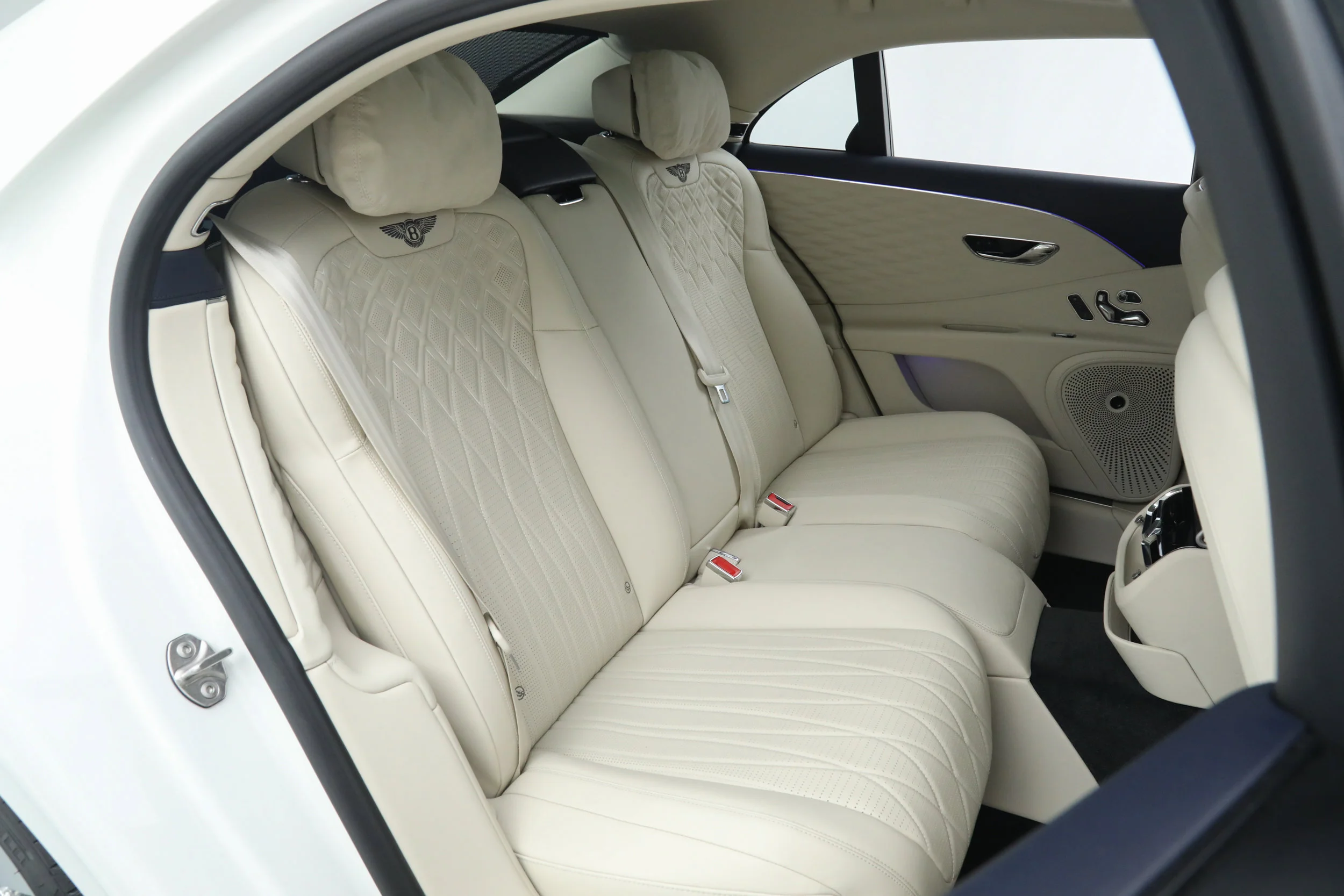 Used 2022 White Bentley  image 21