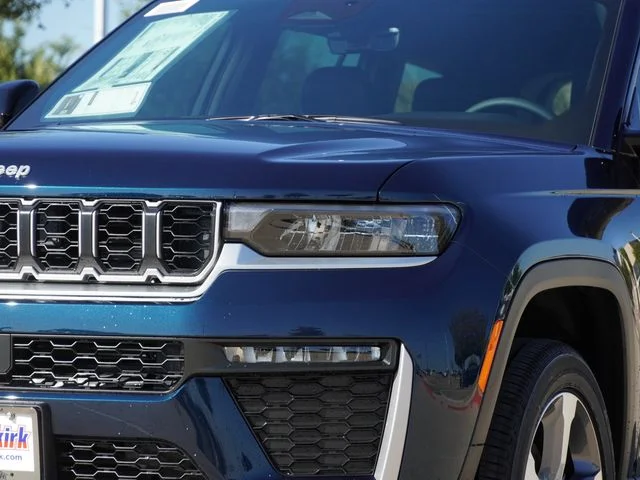 New 2026 Fathom Blue Pearl-Coat Exterior Paint Jeep Limited image 4