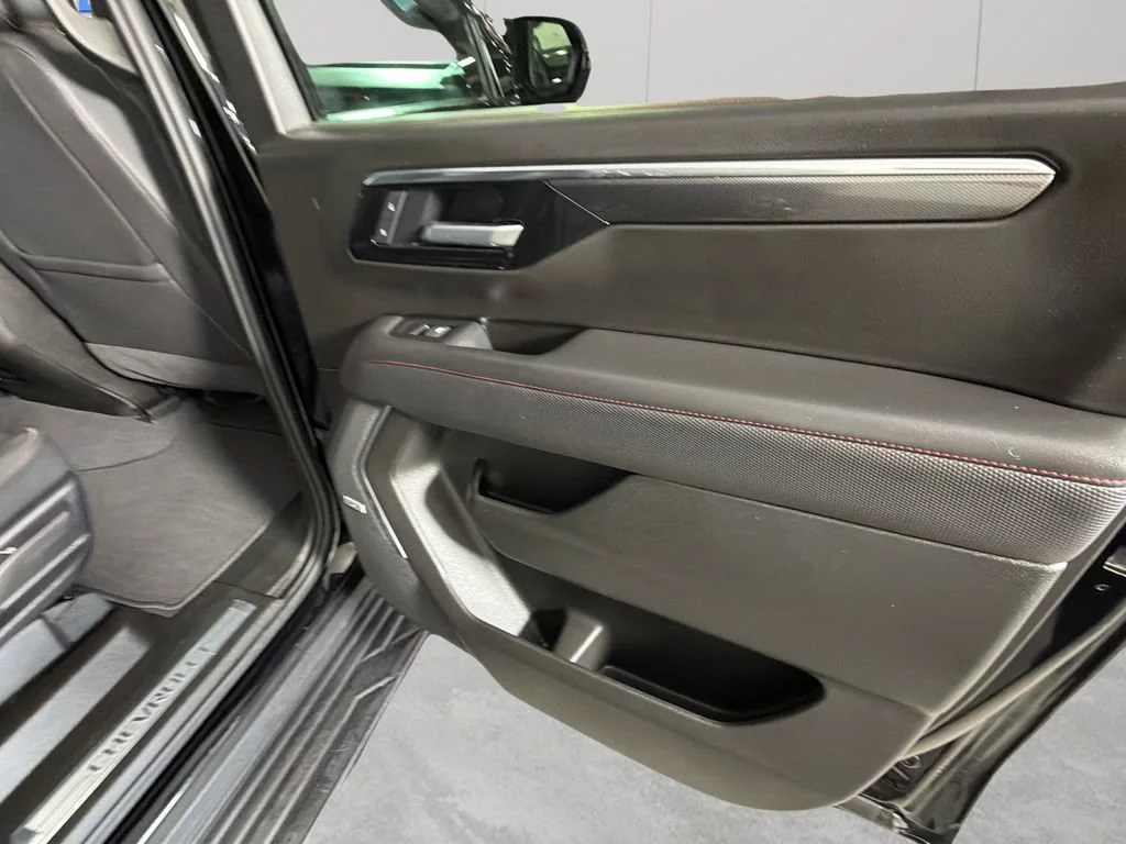 2025 Chevrolet Suburban RST - Photo 36