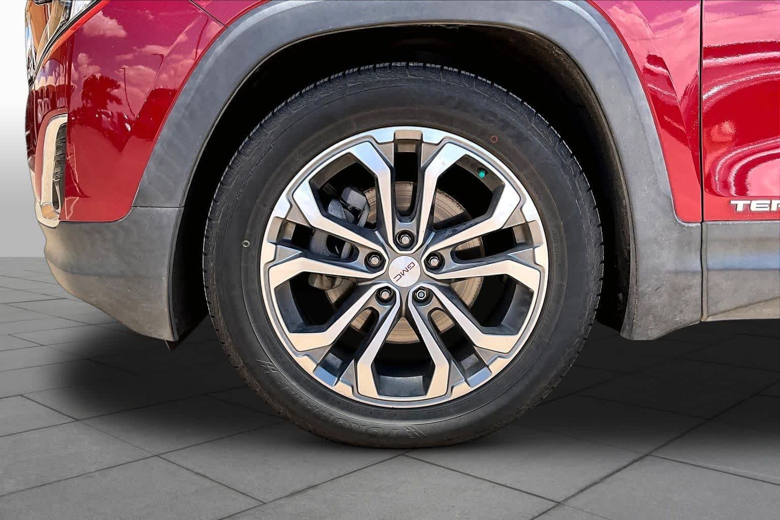 Used 2018 Red Quartz Tintcoat GMC SLT image 11