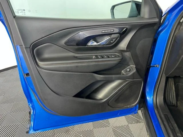 Used 2024  GMC AT4 image 15