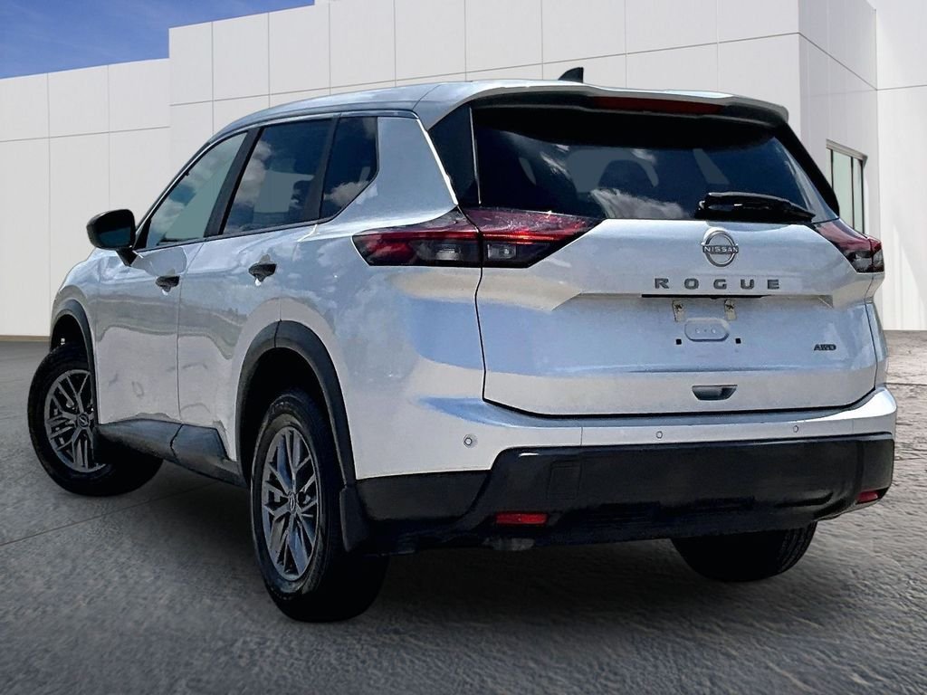 Used 2024 Silver Nissan S image 3