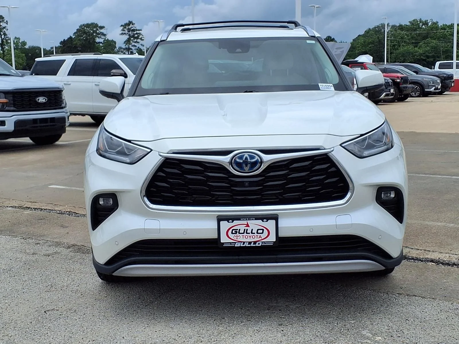 Used 2021 White Toyota Platinum image 4