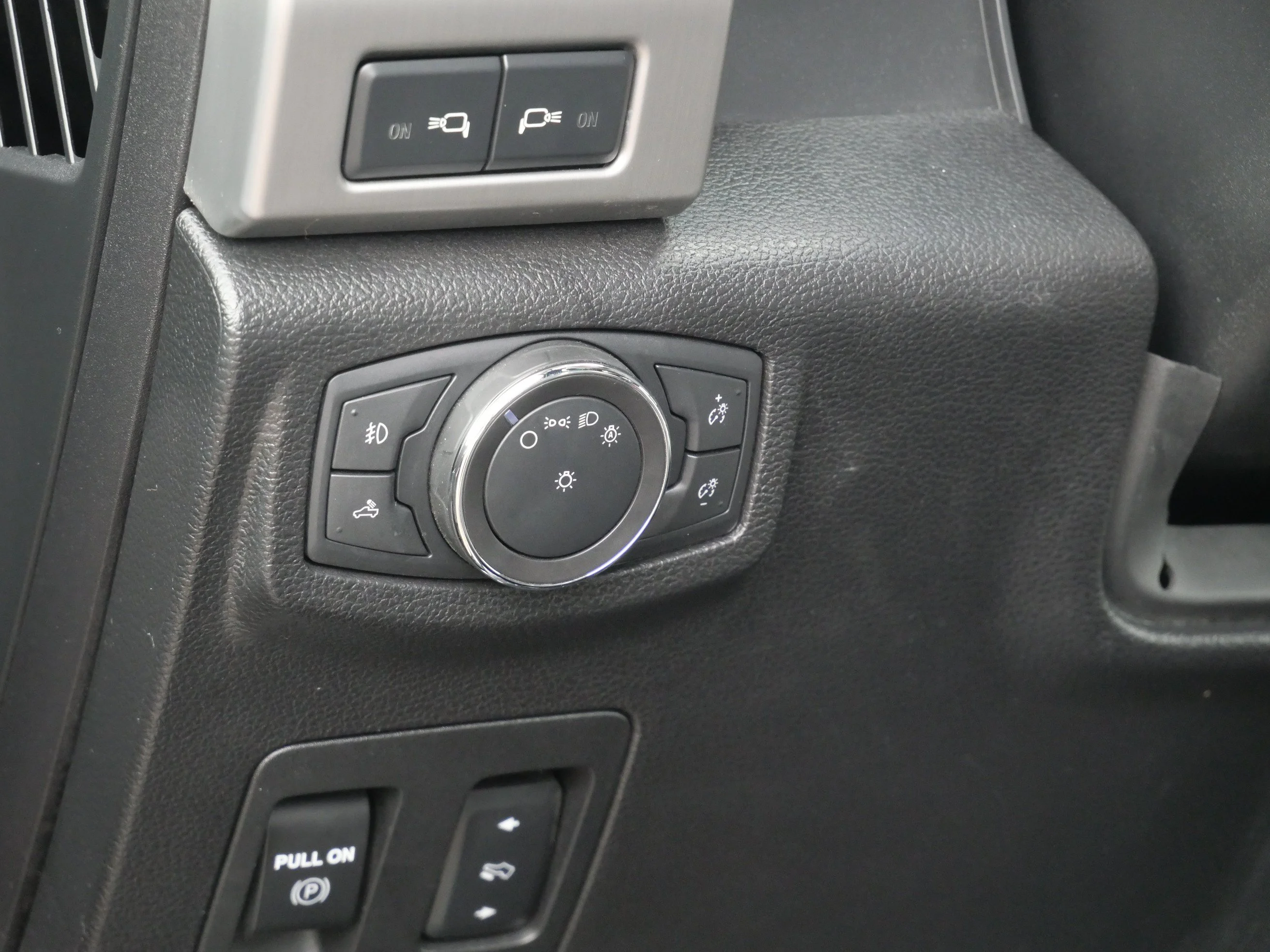 Certified Used 2018 Black Velvet Ford Platinum image 18