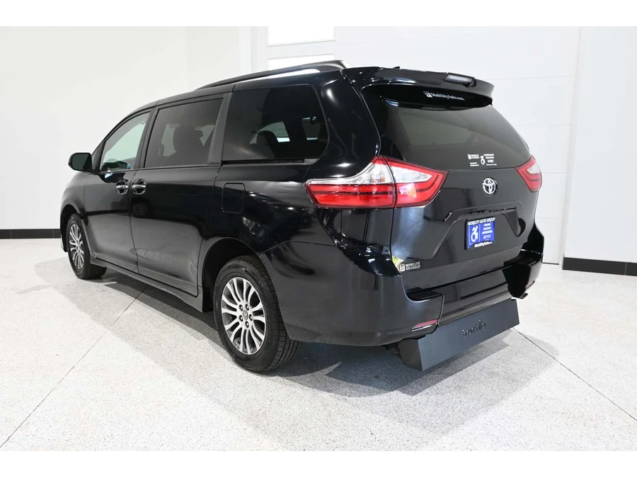 Used 2019 BLACK Toyota XLE Mobility Handicap Van image 8