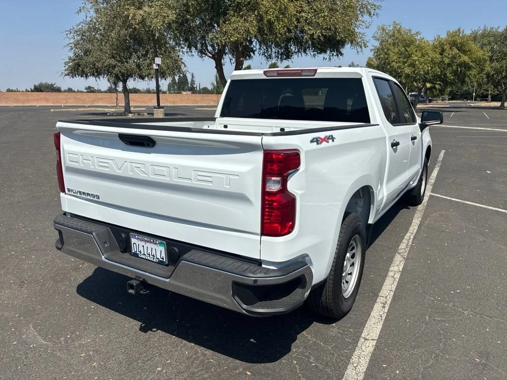 New 2026 Summit White Chevrolet WT image 3