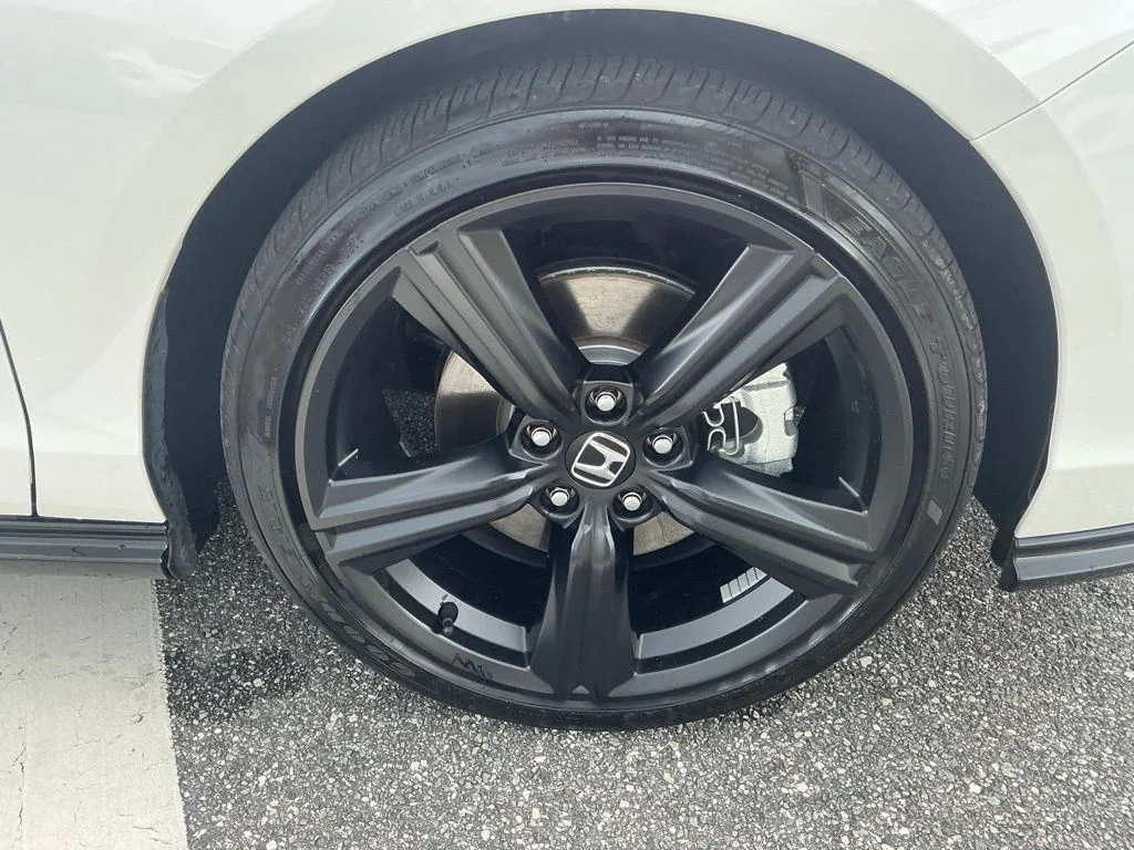 Used 2025  Honda Sport-L image 17