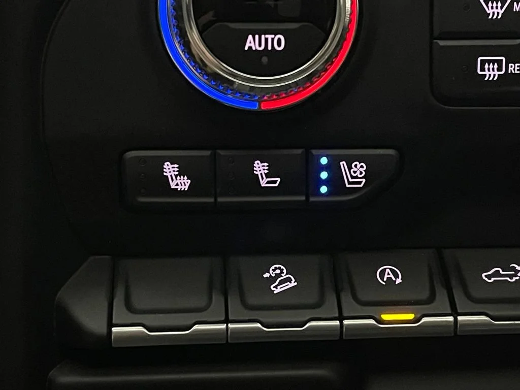 Used 2022 Summit White GMC AT4 image 6