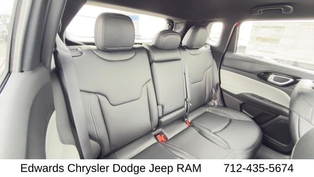 New 2026 Red Hot Pearl-Coat Exterior Paint Jeep Limited image 38