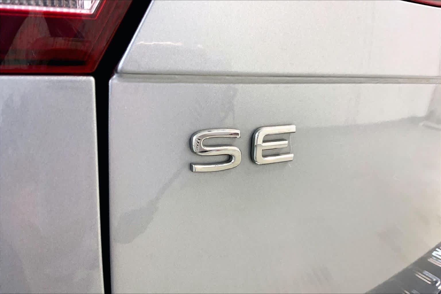 Used 2024 Pyrite Silver Metallic Volkswagen SE R-Line Black image 29