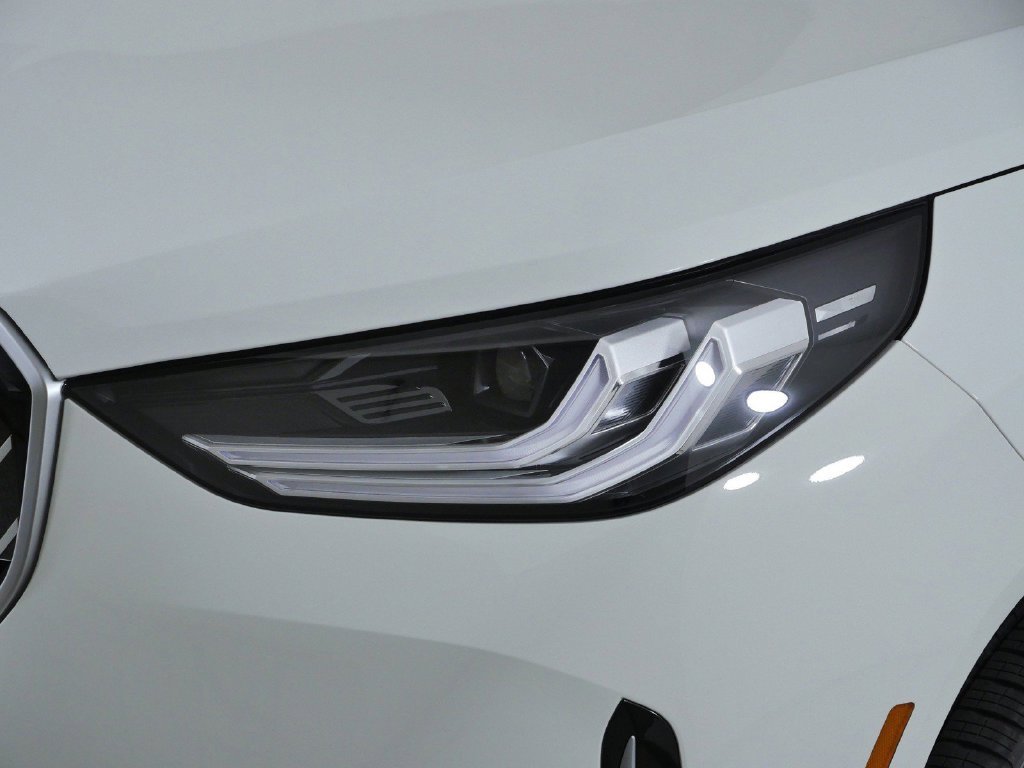 Used 2026 Alpine White BMW 30 xDrive image 4