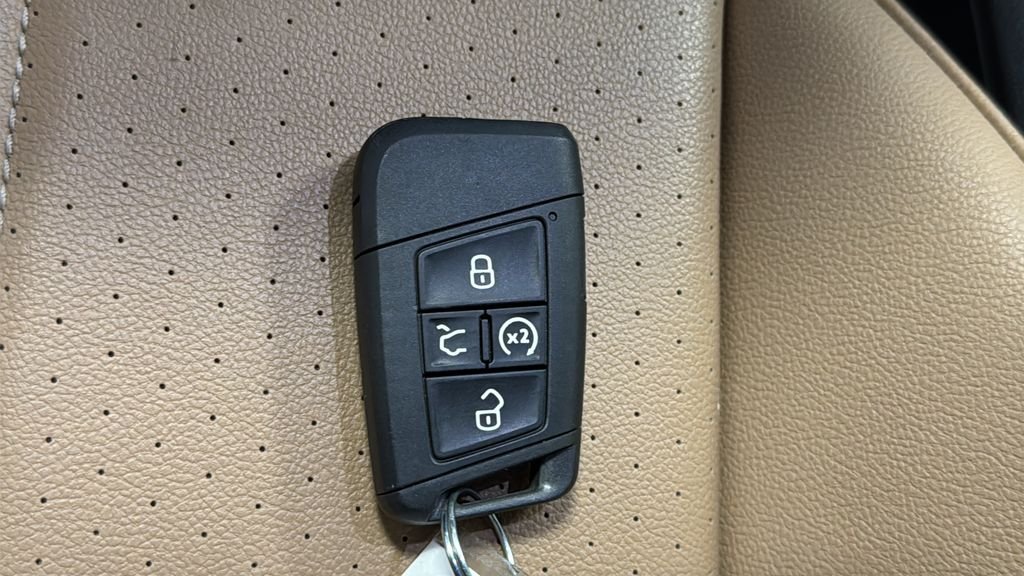 Used 2024 Red Volkswagen 2.0T SE image 38